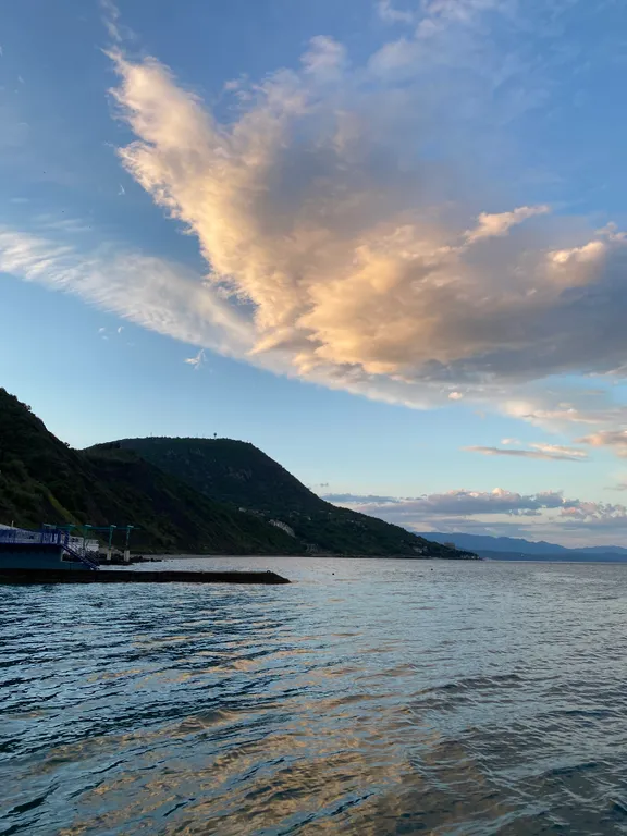 Уютные апартаменты с видом на горы в Элит Лазурном