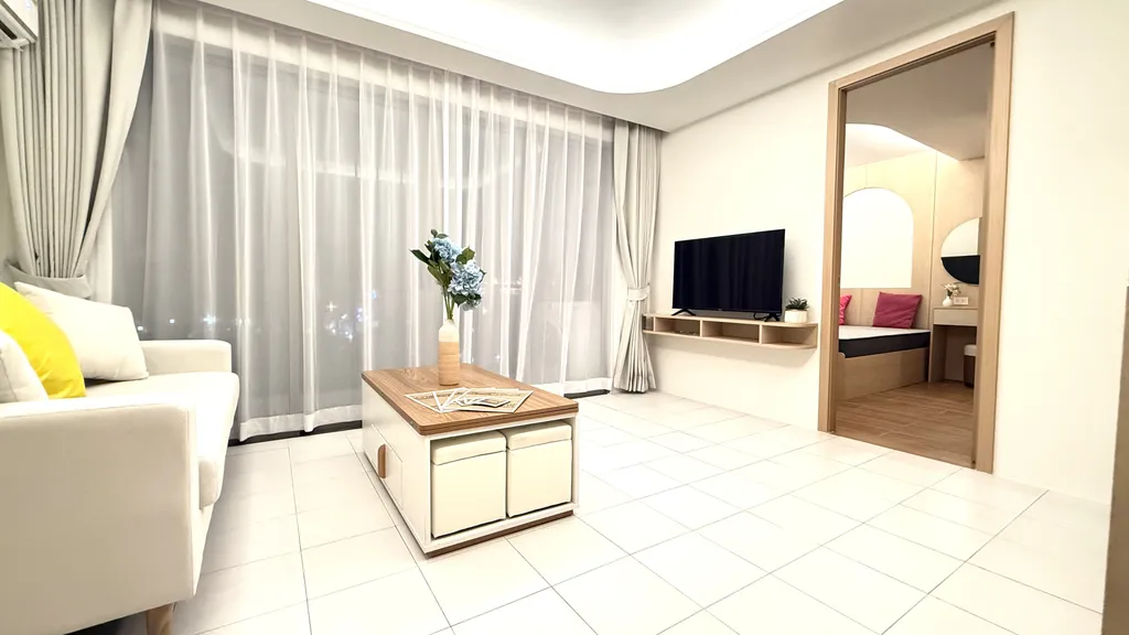 Двухкомнатная квартира у пляжа Камала с рабочим кабинетом, бассейном, залом