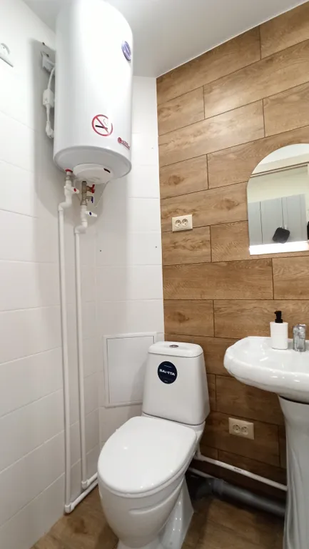 Квартира-студия в локации возле метро для семьи из 5-ти человек