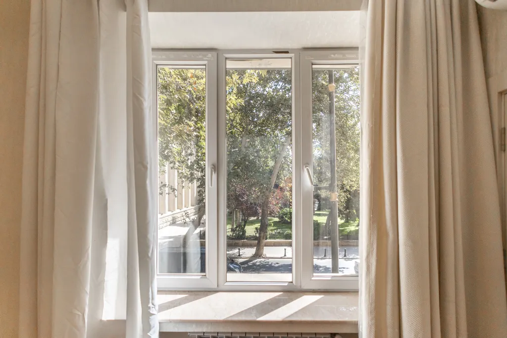 Квартира с видом на бульвар в центре города