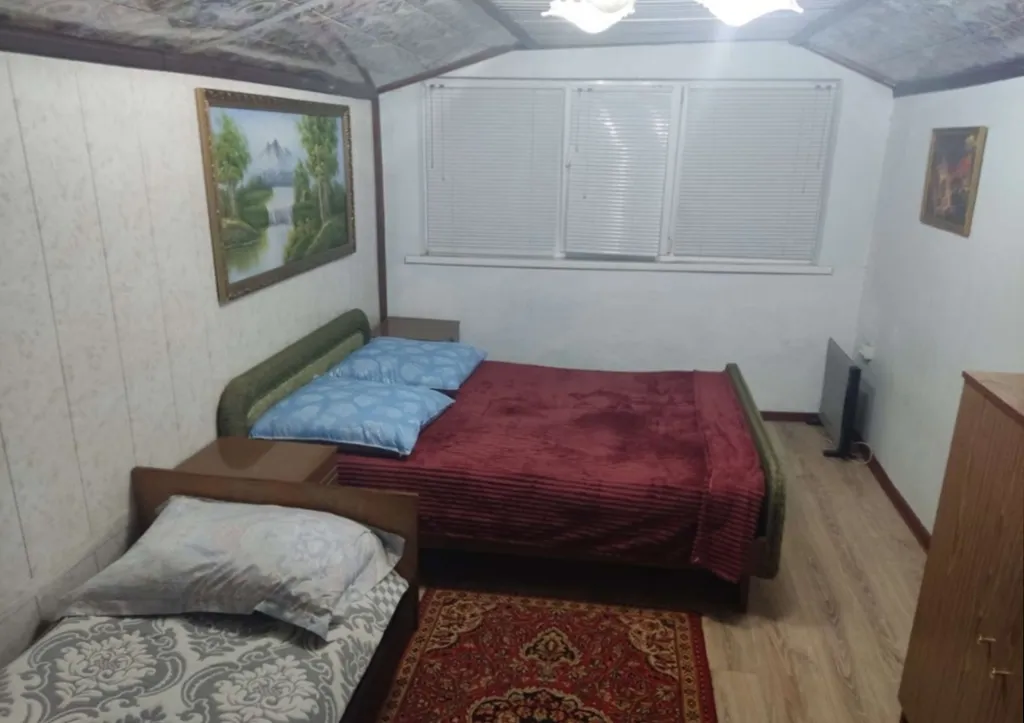 Двухэтажная дача с бассейном