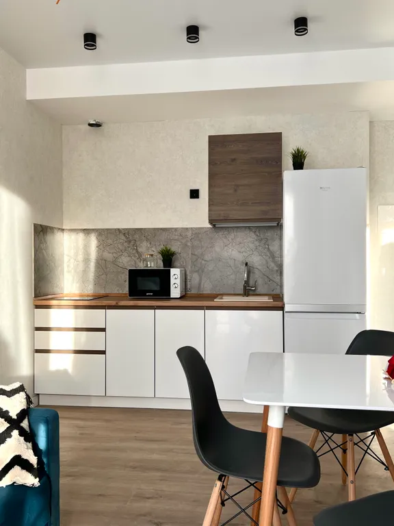 Апартаменты с отдельной спальней в центре