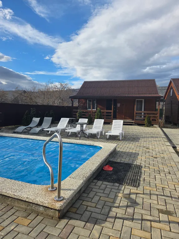 Дом с теплым бассейном