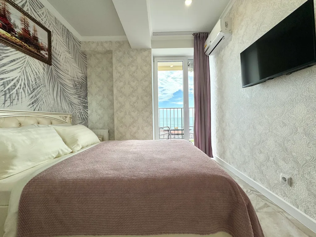 Двухкомнатная квартира с прямым видом на море