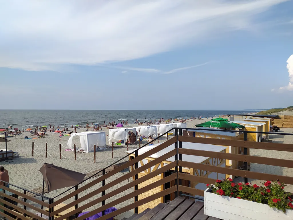 Уютный дом с камином у самого моря