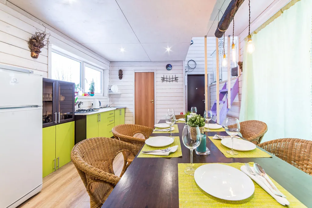 Дом с панорамными окнами на берегу озера на 6 чел с баней на територии