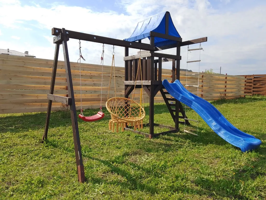 Дом с террасой и баней на дровах