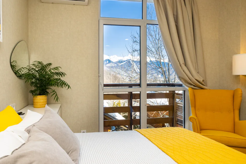 Студия с видом на рассвет в горах, с кухней и балконом