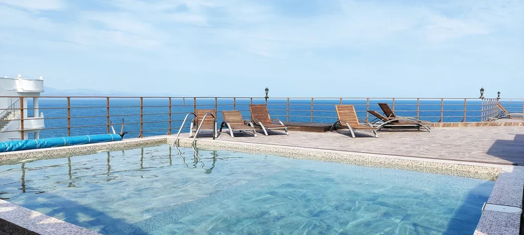 Квартира Апартаменты с панорамным видом на море, бассейном и SPA в 40 м от моря — аренда посуточно в Утес