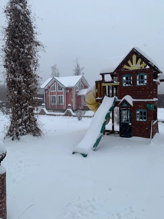 Уютный дом на пруду в черте города