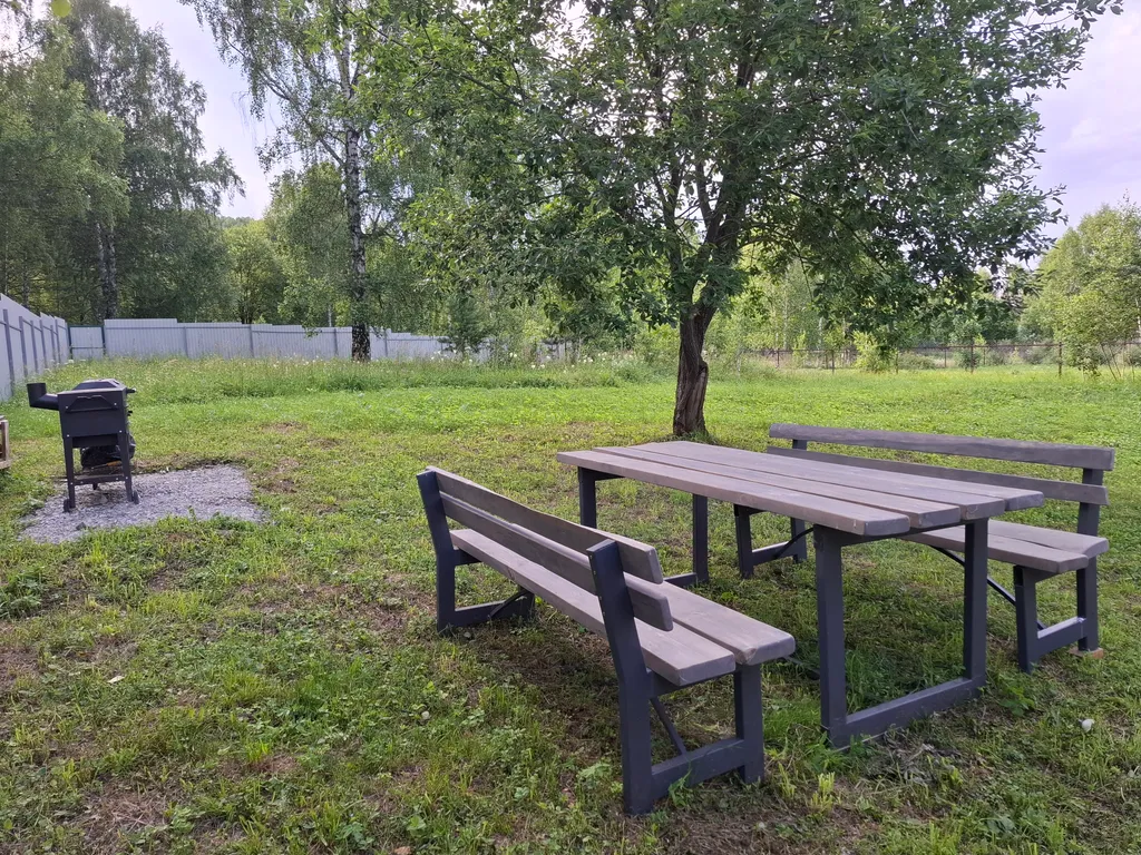 Дом в лесу с большой террасой