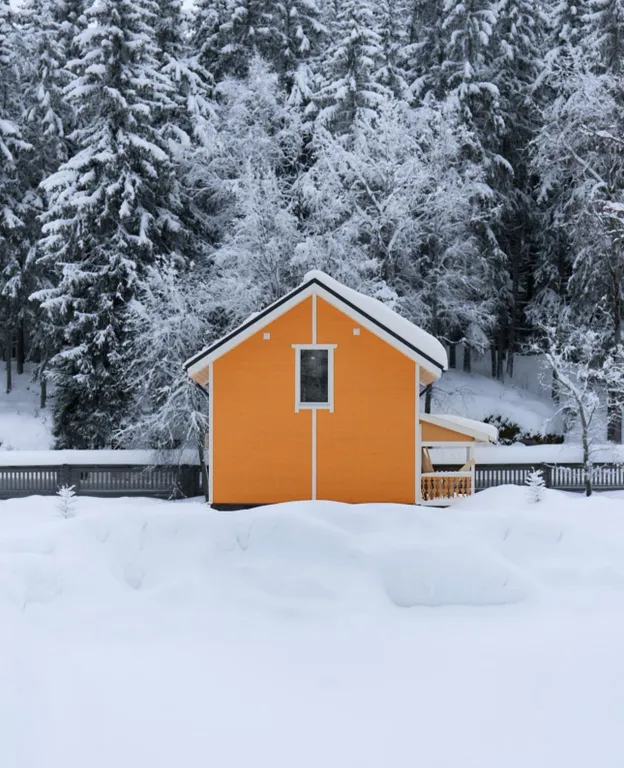 Коттедж с видом на пруд и парк