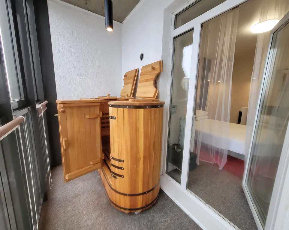 Квартира-студия с фитобочкой и джакузи с панорамным видом в ЖК Scandis