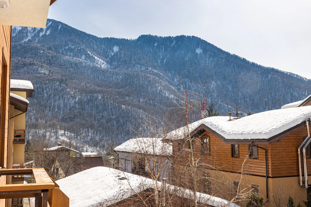 Студия с видом на закат в горах