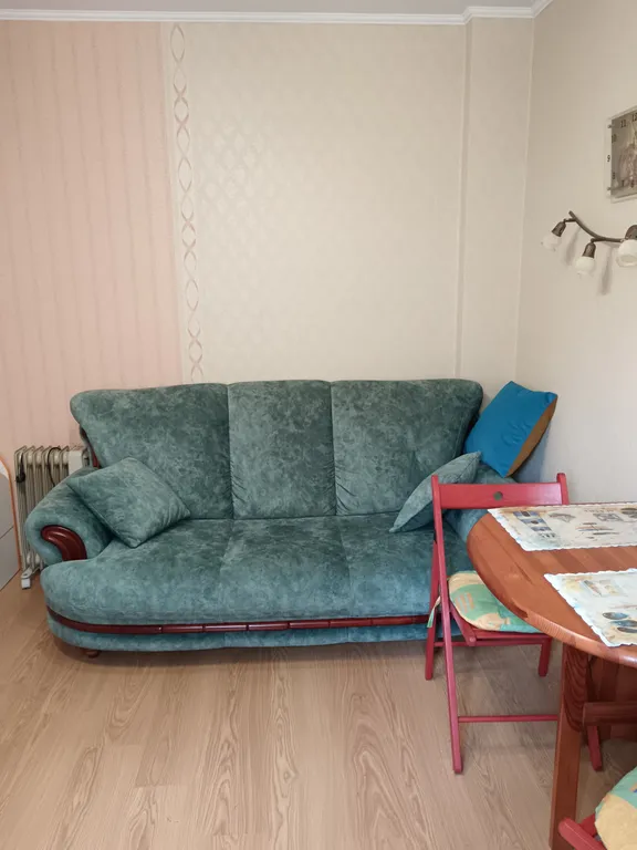 Часть дома с отдельным входом садом и парковкой