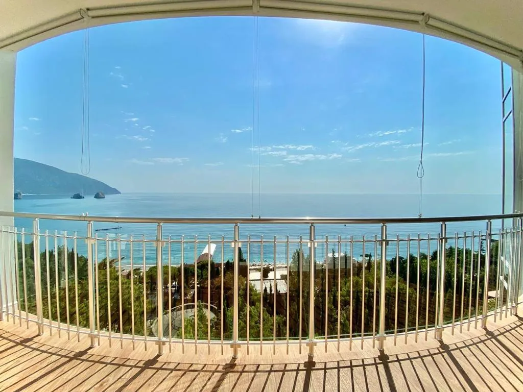 Квартира у моря с видом на море в г. Ялта, пгт. Гурзуф, ЖК Пушкинский — аренда посуточно в Гурзуф