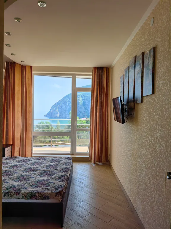 Квартира Апартамент с видом на море — аренда посуточно в Партенит