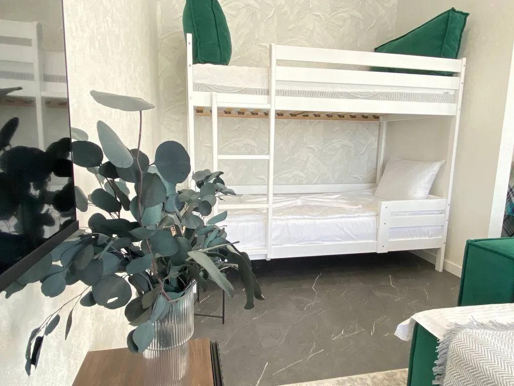 Шикарная квартира рядом трассой при заезде в город, со своей стоянкой