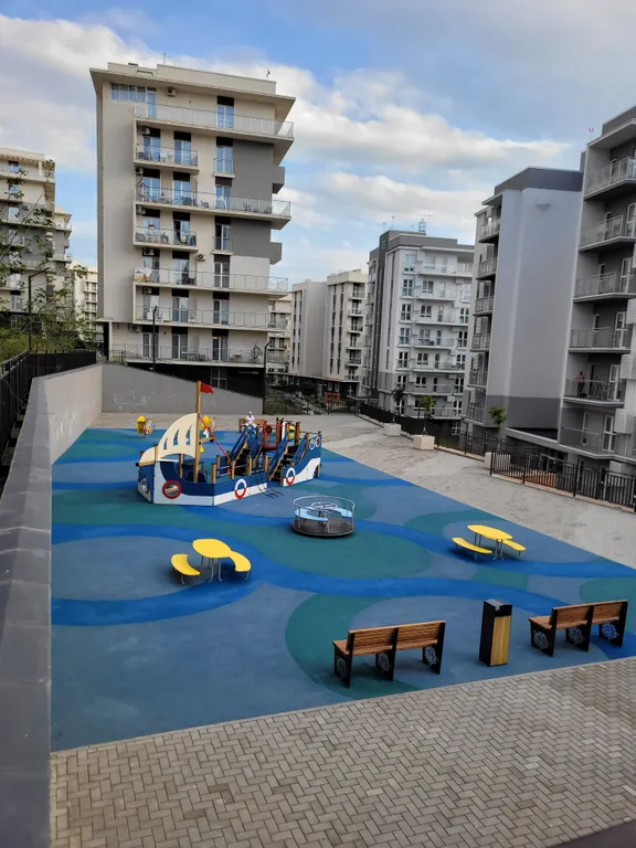 Современная студия у моря с видом на бассейн и горы