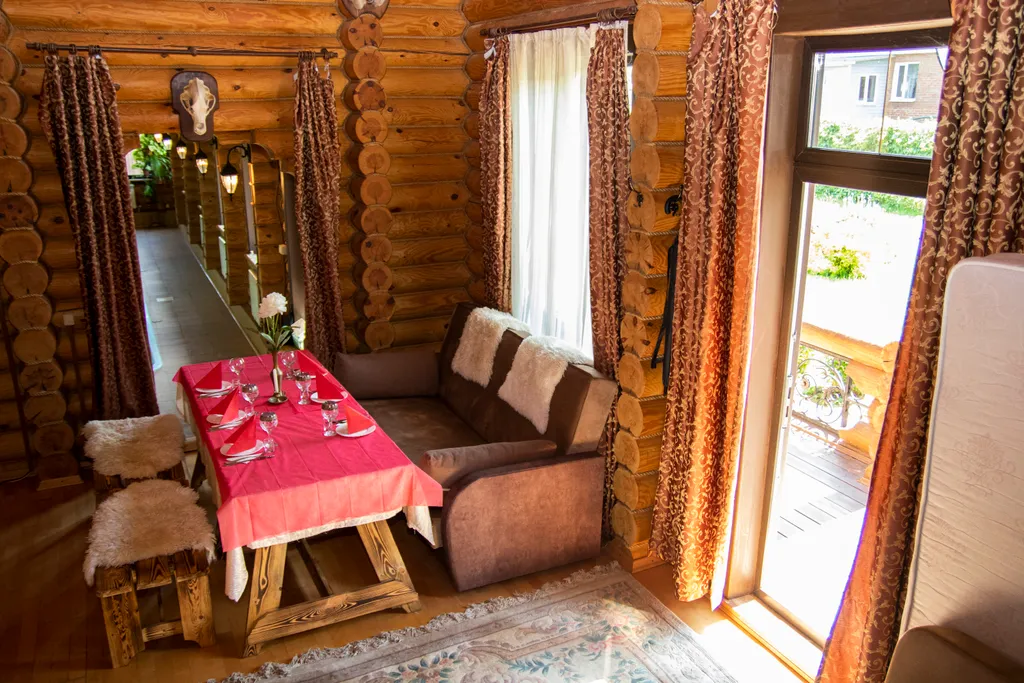 Дом охотника с бассейном для приятного отдыха