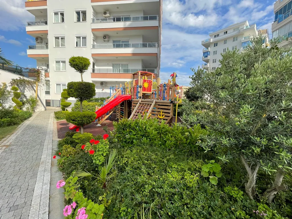 Чудесная новая квартира с видом на горы и море