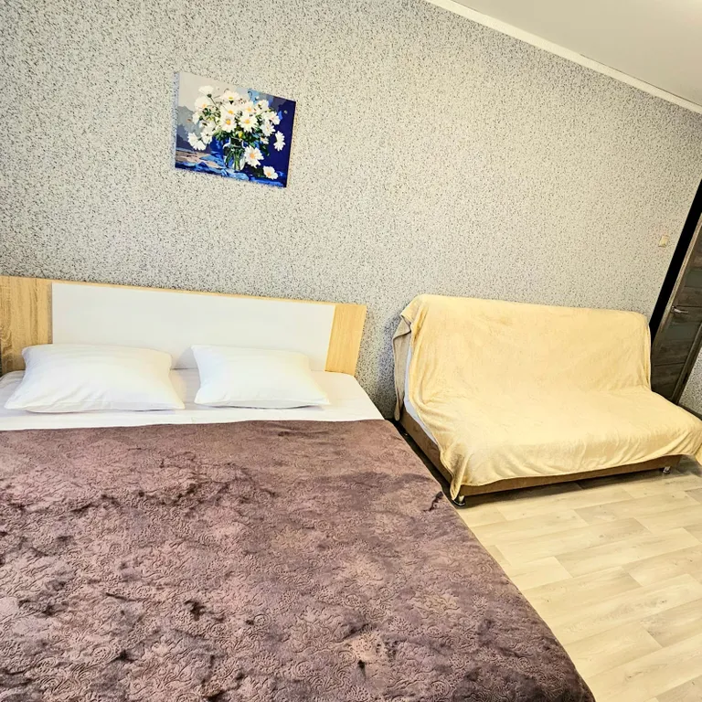 Квартрира с видом на закат солнца и горы