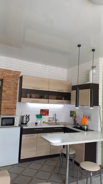 Уютная, светлая квартира ,кухня-студия,спальная.