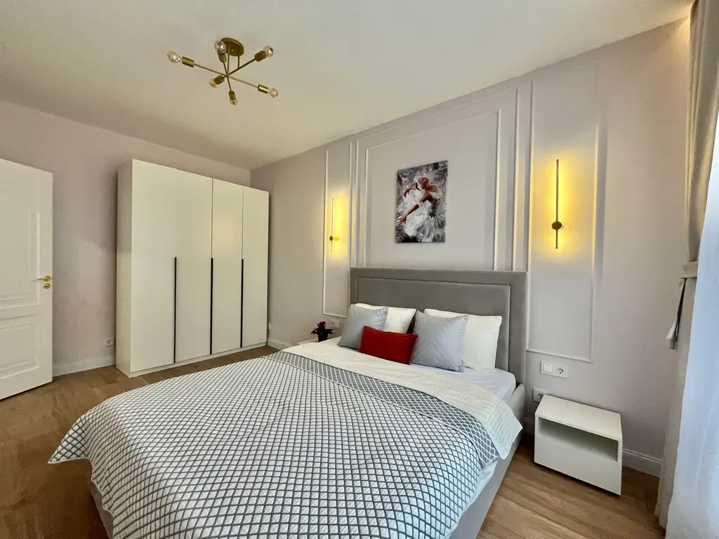 Квартира с панорамными окном в спальне