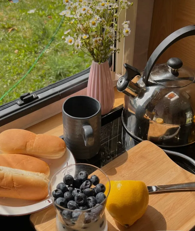 Автодомик для двоих с видом на озеро