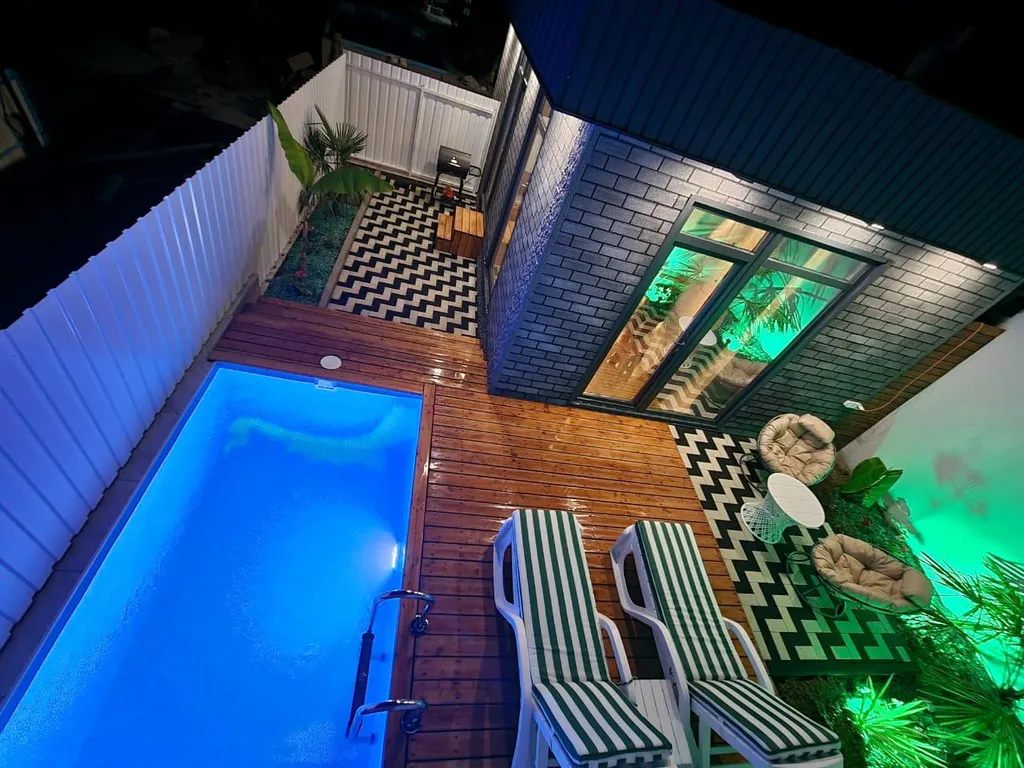 Уютный новый дом с собственным бассейном