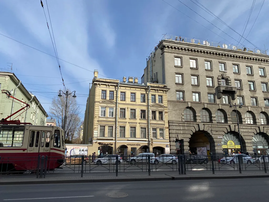 Дизайнерская квартира на этаж с парковкой