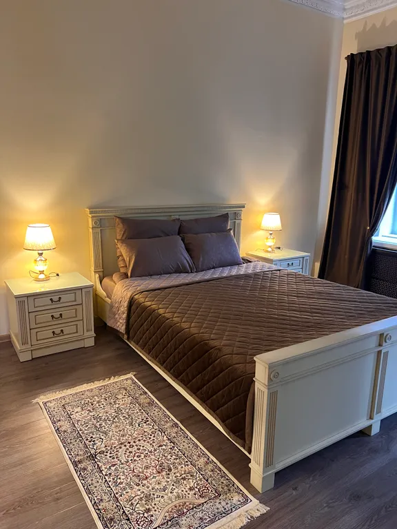 Квартира-студия в центре города с видом на Марьинский сквер