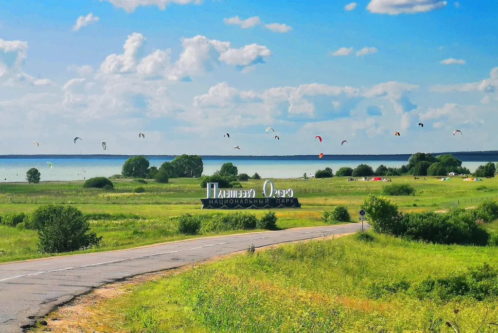 Домик у озера