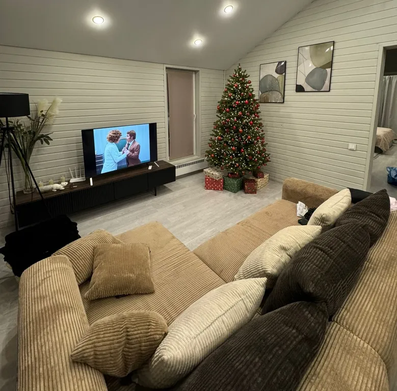 Уютный дом с верандой и чаном