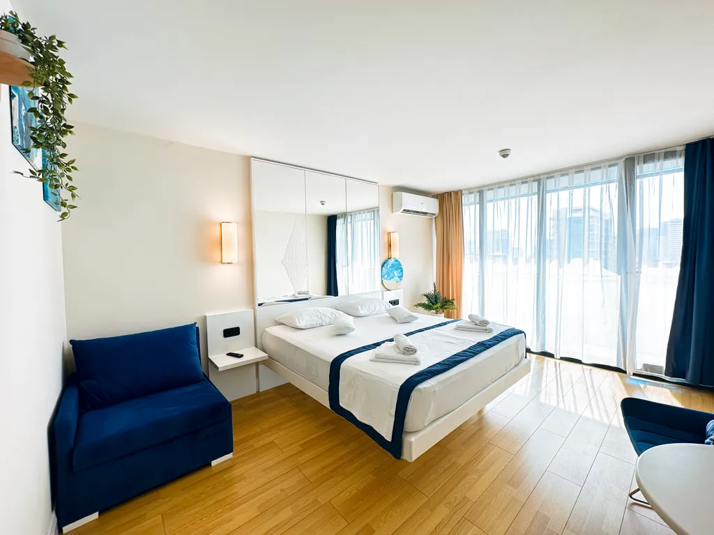 Стильная студия с шикарным видом на море и закат