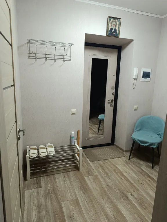 Уютная квартира в живописном месте рядом с аэропортом.