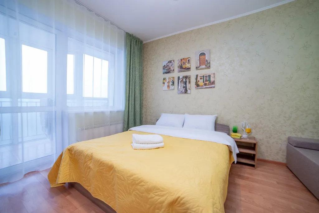 Желтые попугаи в прериях