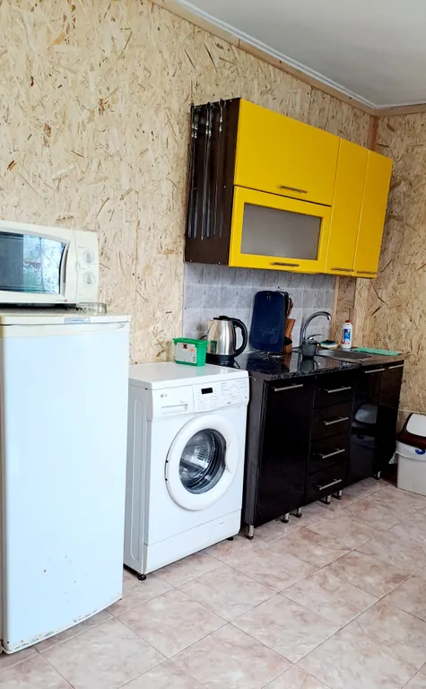 Уютная комната с двориком в частном доме