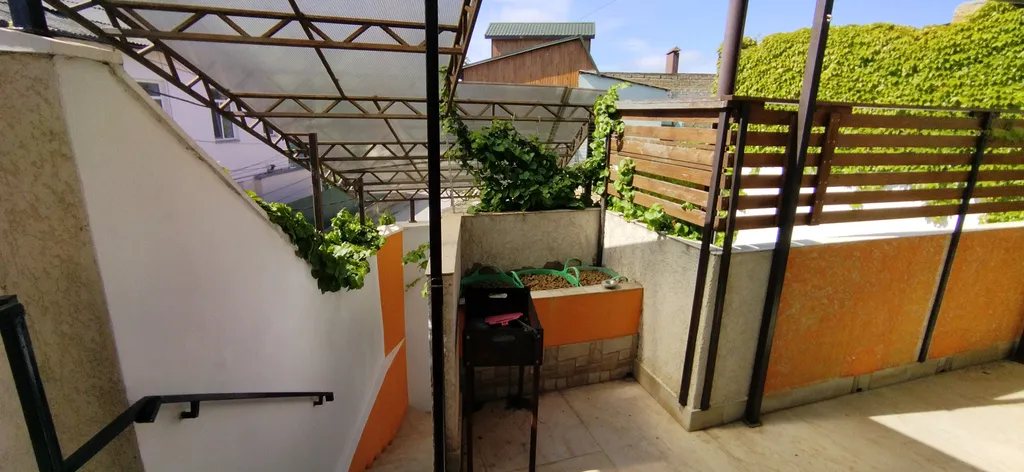 Двухуровневые апартаменты с отдельным входом в Старом городе