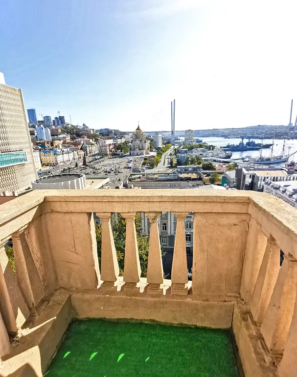 Студия с балконом и шикарным видом на Золотой Мост