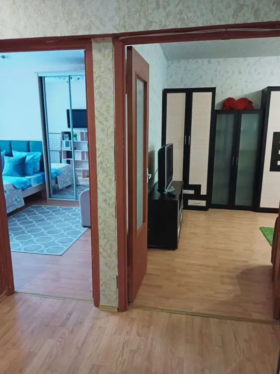 Большaя квартиpа с двумя балконами