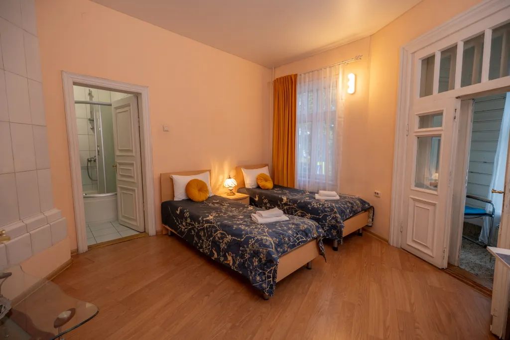 Квартира Квартира 4-местный двухкомнатный "Семейный улучшенный" с балкончиком — Ярославль