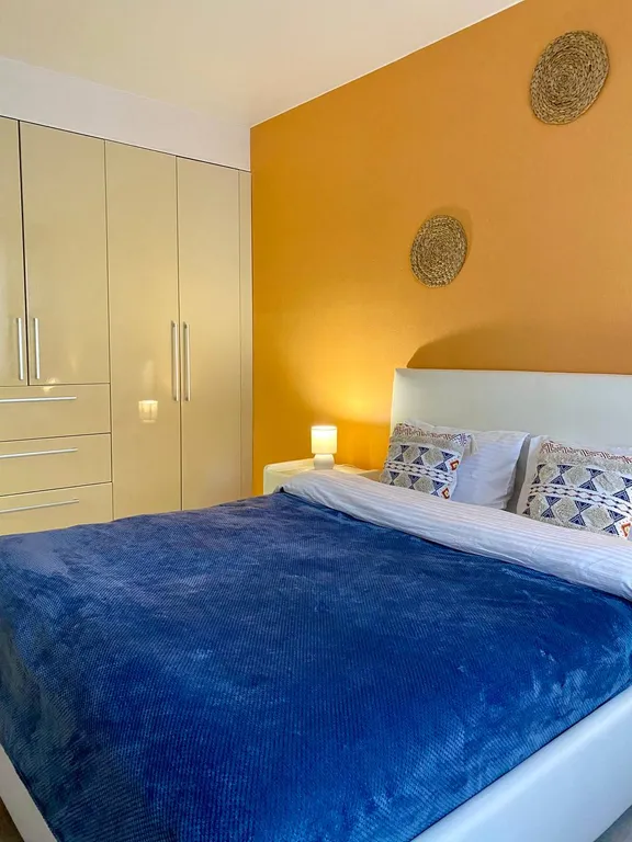 2-к. квартира с современным дизайном в центре от Kravc Group