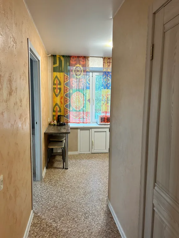 Уютная двухкомнатная квартира в тихом районе с дизайнерским ремонтом