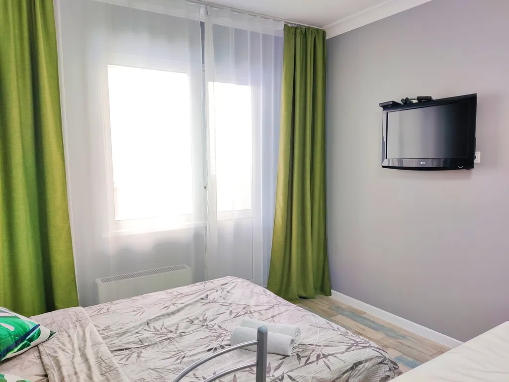 Красивая квартира-студия недалеко от ТРЦ Аура