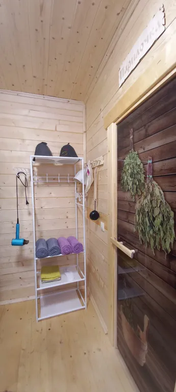 Дом с баней в тихом месте