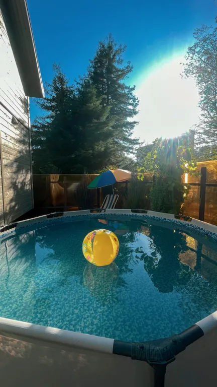 Новый и экологичный дом с бассейном у моря