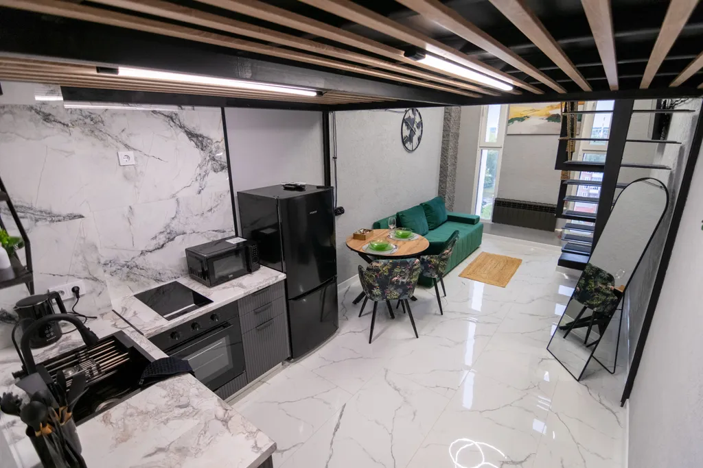 Двухуровневая студия с стильным современным ремонтом