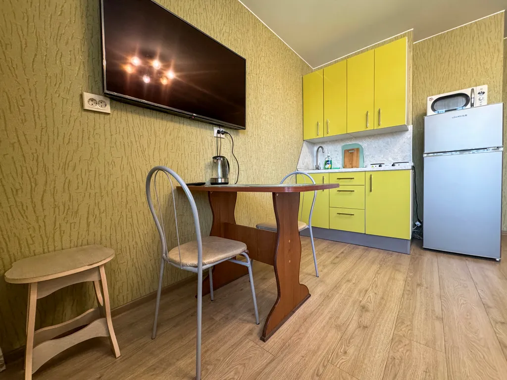 Green Apartment с ванной и большим ТВ