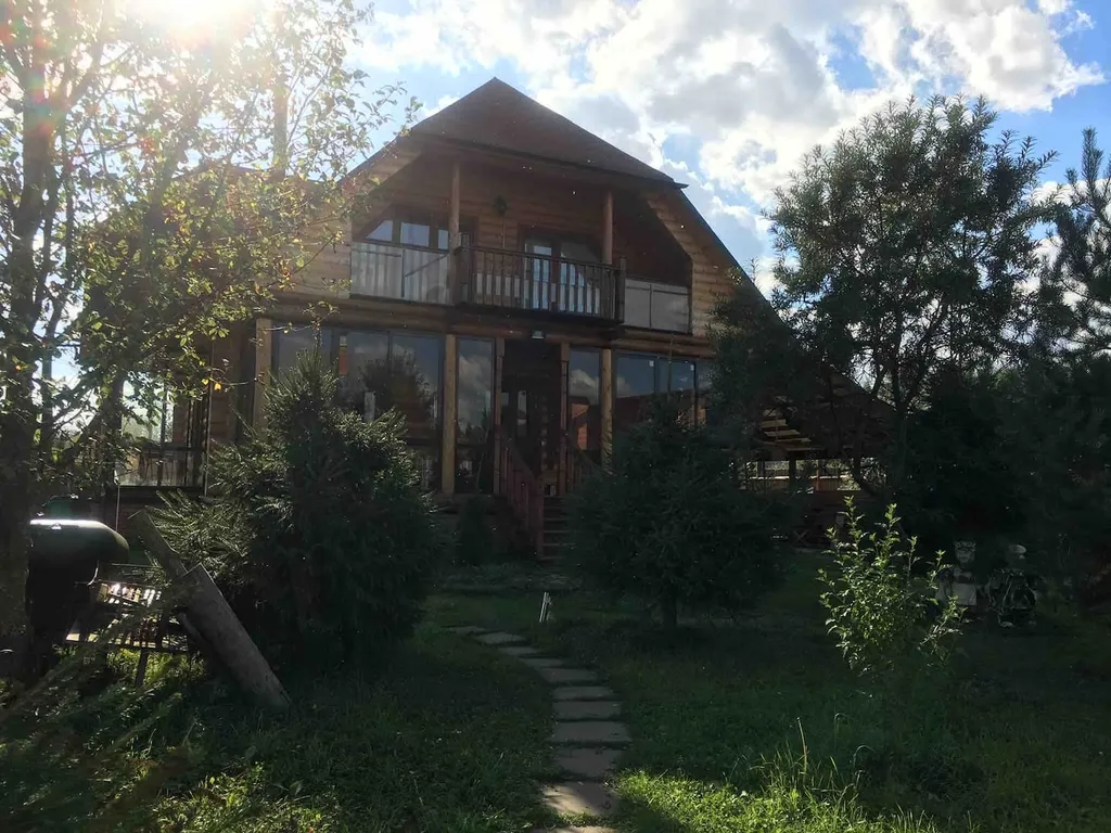 Русская усадьба, бревенчатый 2-х этажный дом с баней